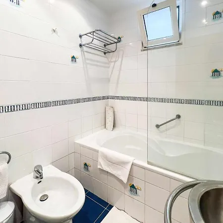 Terrace - Amazing Views Of Town Apartment Garajau