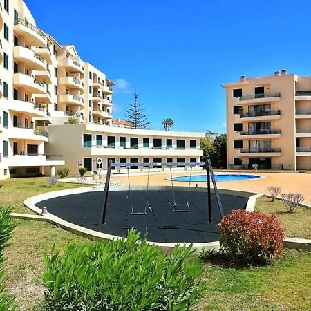 Terrace - Amazing Views Of Town Garajau